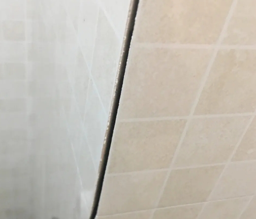 滦县瓷砖空鼓维修公司分享阳台瓷砖脱落的修复过程可以分为以下几个步骤